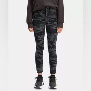 Levi's Women's 721 Ankle High-Rise Skinny Camo Jeans Black Dark Grey size 28